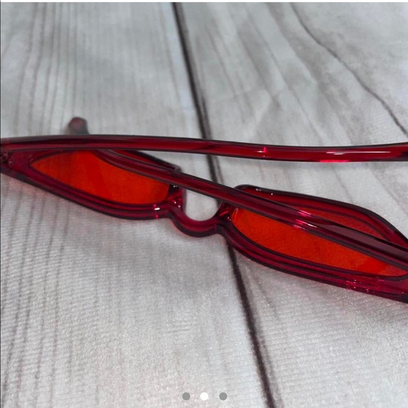Red Retro Sunglasses βοΈοΈ - Picture 3 of 3